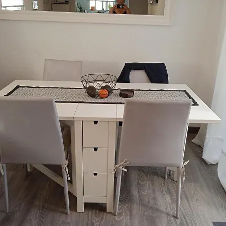 Lovely 4-bed In Chapas *