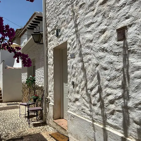 Lovely 4-bed In Chapas
